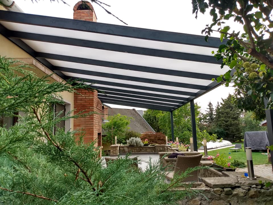 Aluminium pergolas for roofing of large areas