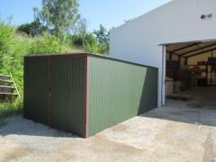 Sheltered garage with RAL roof rack