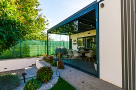 Terrace glazing VG17 with frameless glass