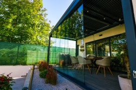 Terrace glazing VG17 with frameless glass