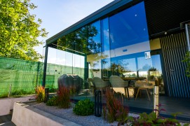 Terrace glazing VG17 with frameless glass