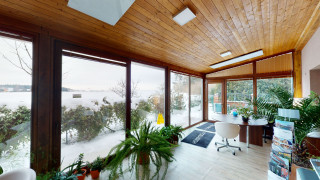 ZANIA sunroom with wooden decoration