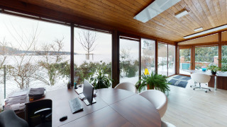 ZANIA sunroom with wooden decoration