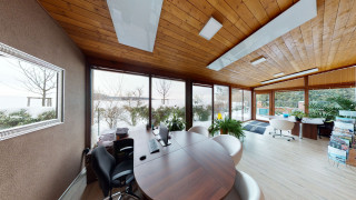 ZANIA sunroom with wooden decoration