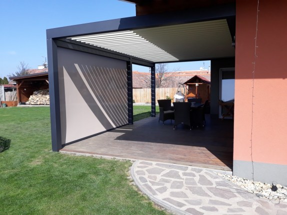 REGULUS bioclimatic pergola with shielding