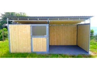 Box for horses 3 x 3 ms shelter 3 x 3 m