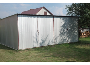 Double-garage sheet metal roof with RAL color