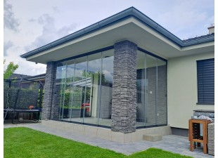 Terrace glazing VG17 with frameless glass